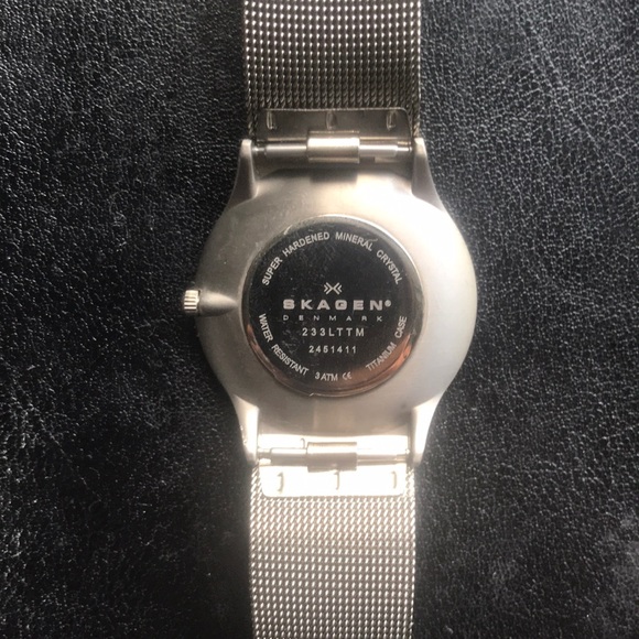Skagen skinny wrist watch. IN PERFECT CONDITION!! - Picture 2 of 3